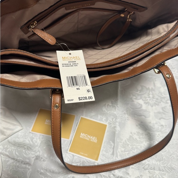 Michael Kors Voyager Signature Vanilla and Brown Tote - Picture 7 of 9